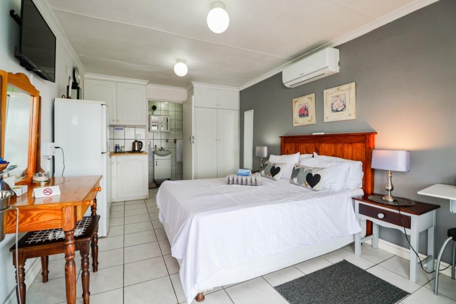 5 Bedroom Property for Sale in Paradise Western Cape